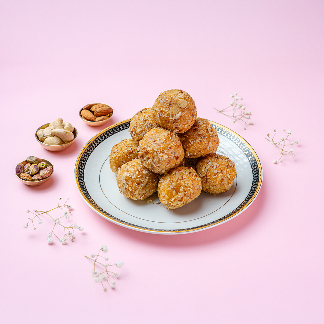 Dink Ladoo (Gond Ladoo)